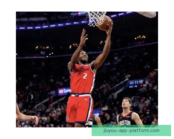 莱昂纳德率队赢得胜利 关键时刻要智慧掌控比赛主动权